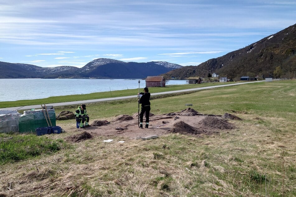 Archäologen an der Grabungsstätte in Nord-Norwegen.