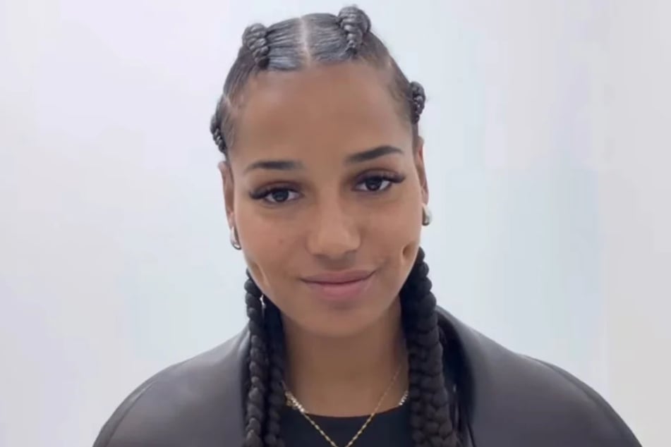 Die 22-Jährige unterzog sich kürzlich einem ungewöhnlichen Schönheits-Eingriff und ließ sich künstliche Grübchen operieren.