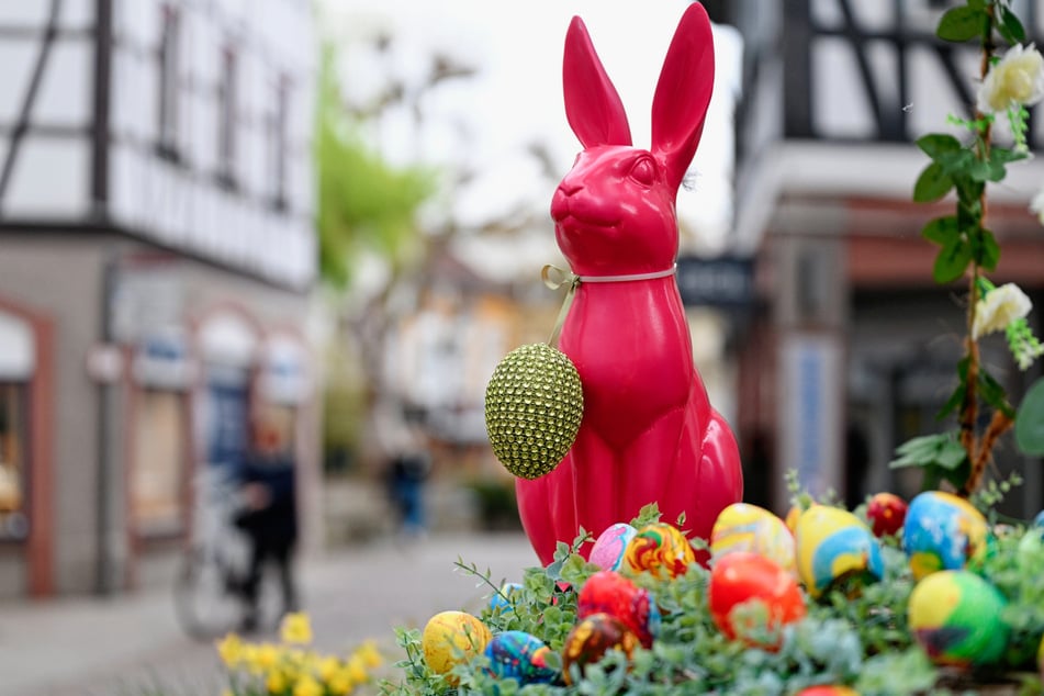 Eierwerfen, Feuerräder und Osterbrot: Hessens kuriose Osterbräuche