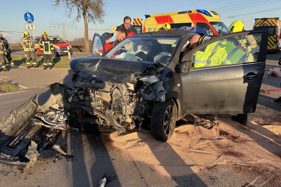 Leipzig: Senior übersieht Citroen: Schwerer Unfall mit drei Verletzten
