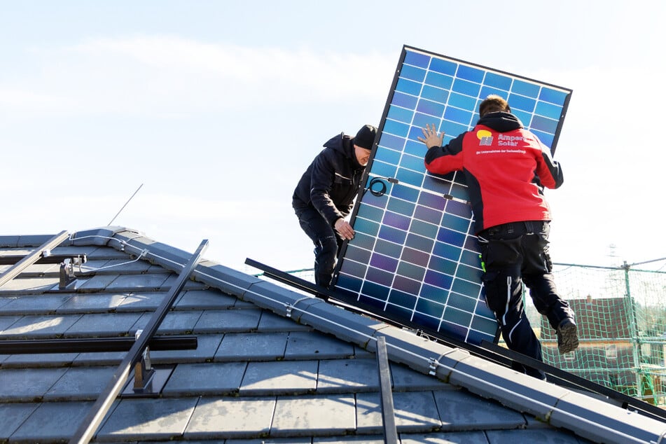 Ampere Solar bietet PV-Anlagen mit 750 Euro Bonus für alle, die das tun...