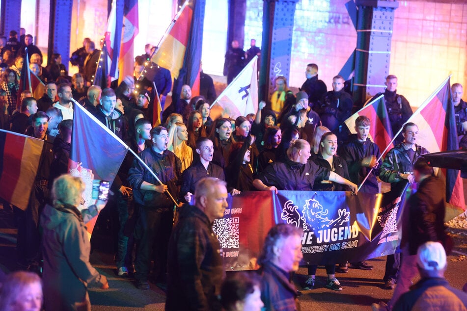 Die Montagsdemo war laut Polizeiangaben nicht angemeldet.