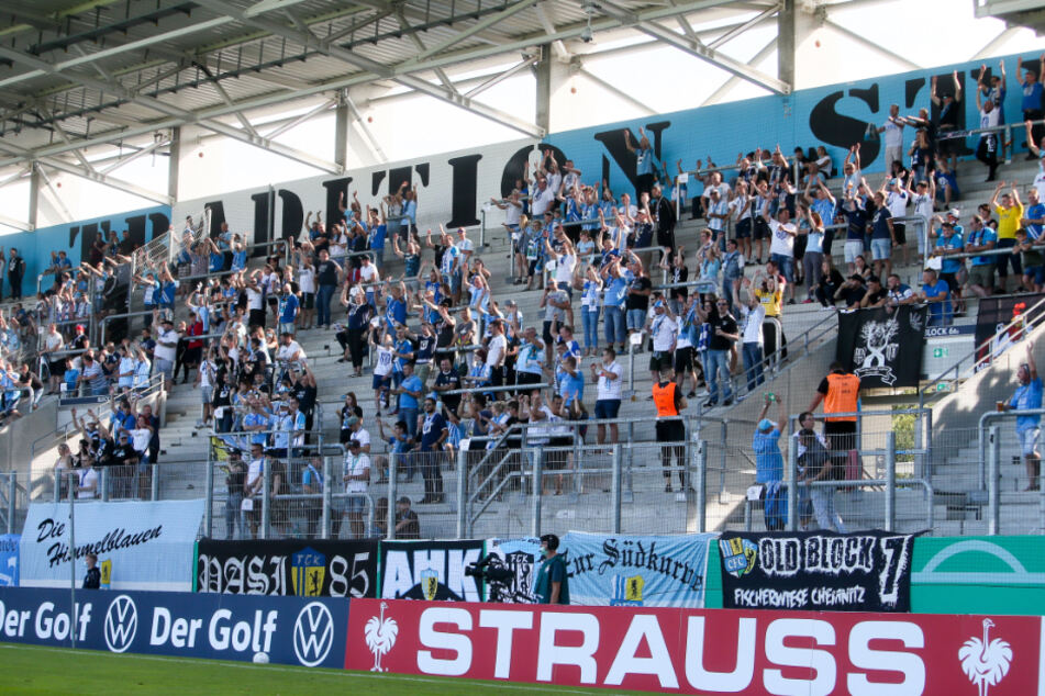 Hier waren Fans im Stadion An der Gellertstraße noch erlaubt: Der CFC in der ersten Runde des DFB Pokal gegen TSG 1899 Hoffenheim. (Archivbild)