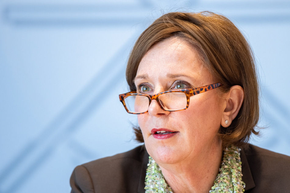 Schulministerin Yvonne Gebauer (54, FDP) kündigte an, dass künftig sechs Islamverbände über den Ausbau des islamischen Religionsunterrichts mitentscheiden würden.