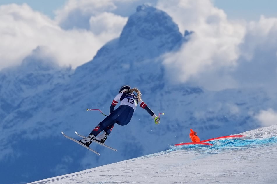 Die US-Amerikanerin war bei den Olympischen Winterspielen so schwer gestürzt, dass sie fast ihr linkes Bein verlor. Seither musste sie achtmal operiert werden.