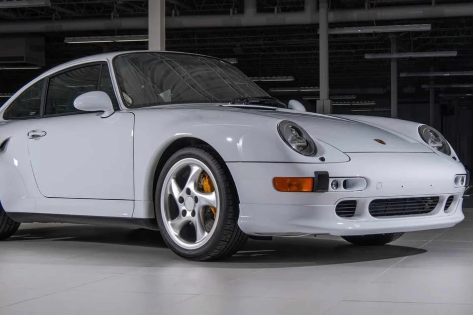 Sammler versteigert 56 weiße Porsche-Sportwagen in Top-Zustand