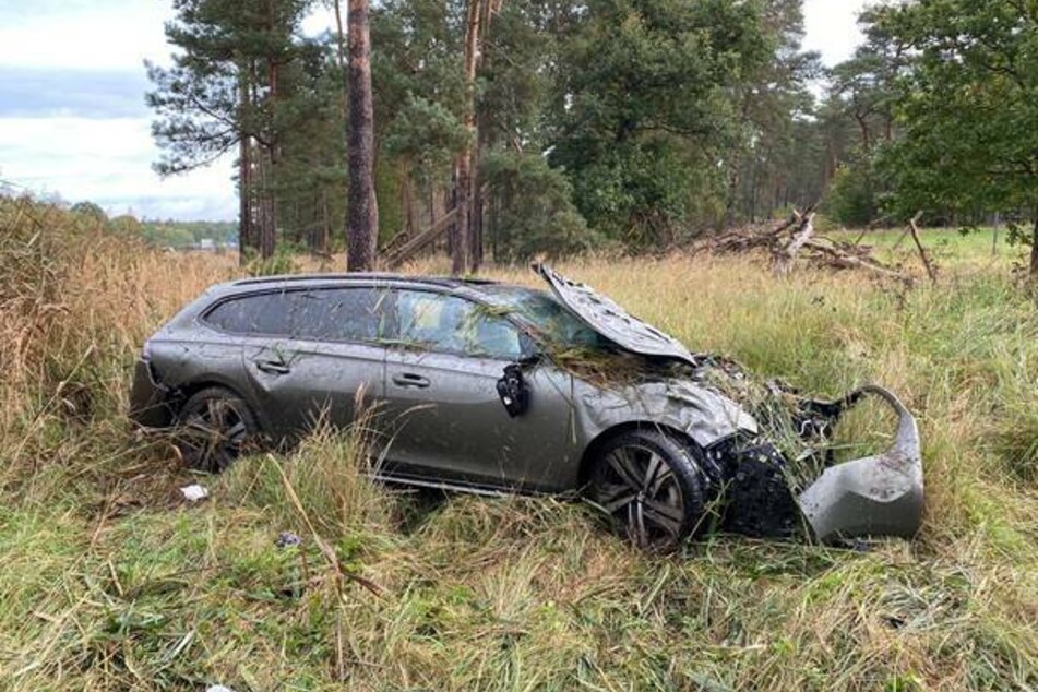 Bei einem Unfall auf der A9 wurden am Dienstag zwei Menschen schwer verletzt.