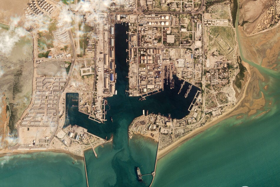 US military announces imminent blockade of all Iranian ports as Trump renews violent threats