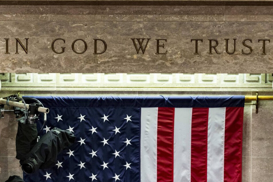Louisiana classrooms must display "In God We Trust" signs as new law takes effect