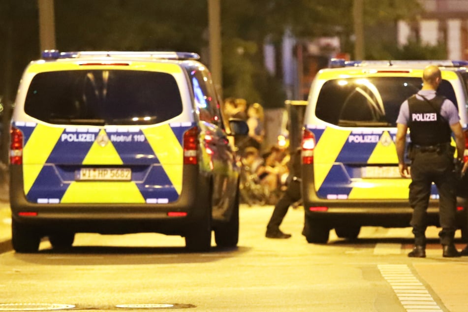 Die Polizei rückte am Freitagabend aus, nachdem Aktivistinnen und Aktivisten von "Fridays for Future" ein Parkhaus in Frankfurt-Sachsenhausen besetzt hatten.