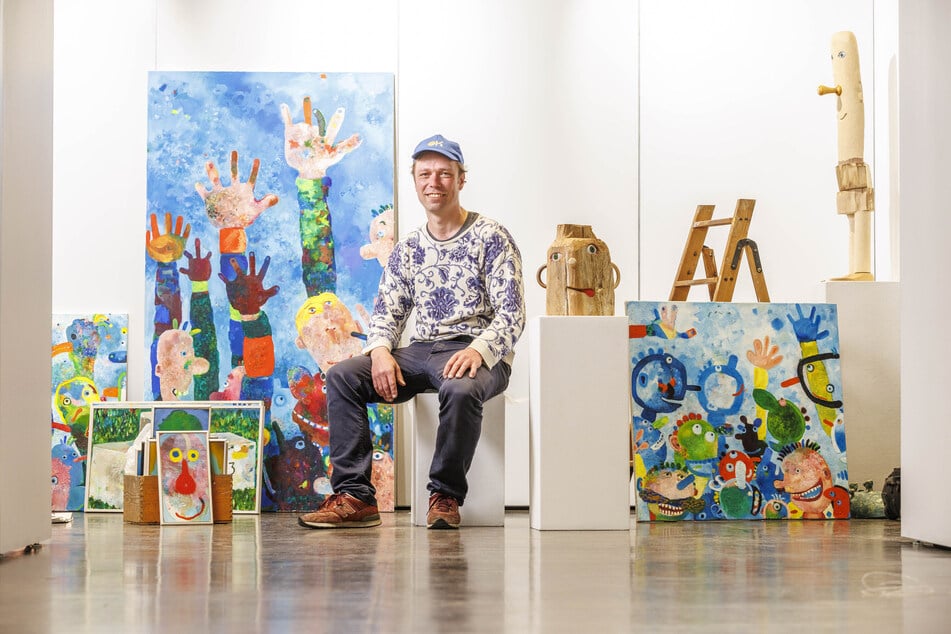 Fröhlich, frech und voller Leben sind die Bilder des Dresdner Künstlers Lucas Oertel (43). Kleine Arbeiten kosten ab 500 Euro.