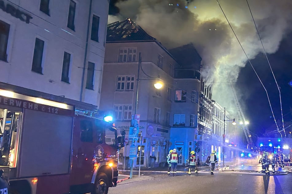 Feuer-Drama: Bewohner springen aus Fenster! Tod von vermisstem Kind bestätigt