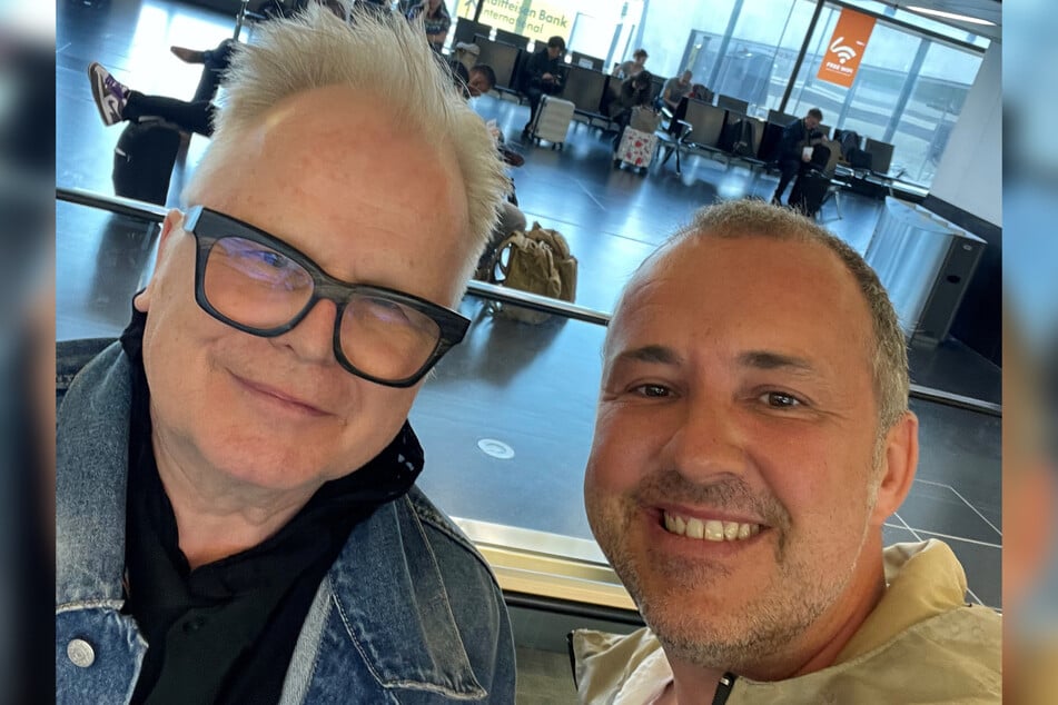 Auf dem Flughafen in Wien konnte Silvio Zschage (46, r.) ein Selfie mit seinem Idol Herbert Grönemeyer schießen.