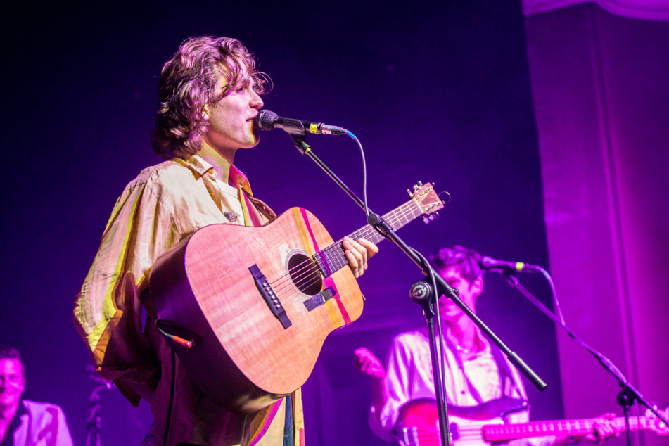 Und er sorgte für die Unterhaltung: Musiker Fil Bo Riva gab Deutschlands erstes Indoor-Konzert nach der Corona-Pause.