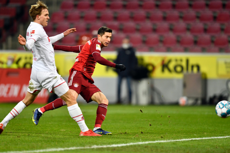 Nicht zu stoppen: Robert Lewandowski (r.) behielt auch bei seinem dritten Tor die Nerven.