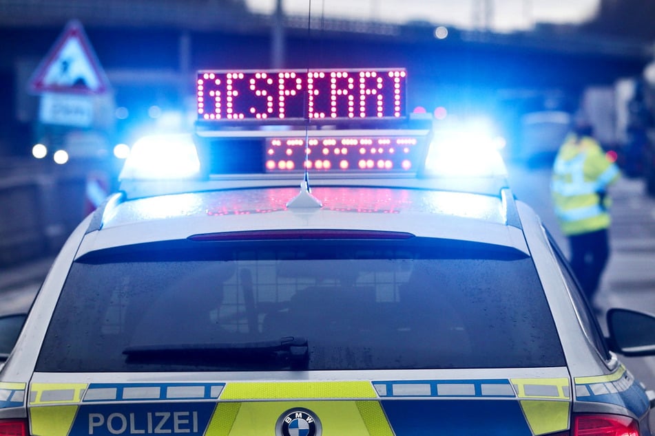 Unfall A9: Sperrung nach Schreckmoment auf A9: Lkw-Anhänger reißt während Fahrt plötzlich ab