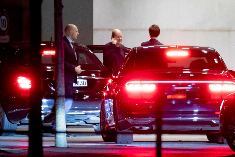 Olaf Scholz (61, SPD, M) trifft zum Koalitionsausschuss am Bundeskanzleramt ein.