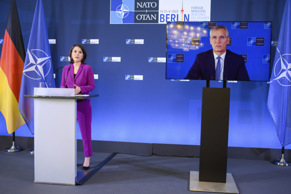 Nach dem Ende des NATO-Treffens war Generalsekretär Jens Stoltenberg (63, r.) nur per Video zu einer Pressekonferenz zugeschaltet.