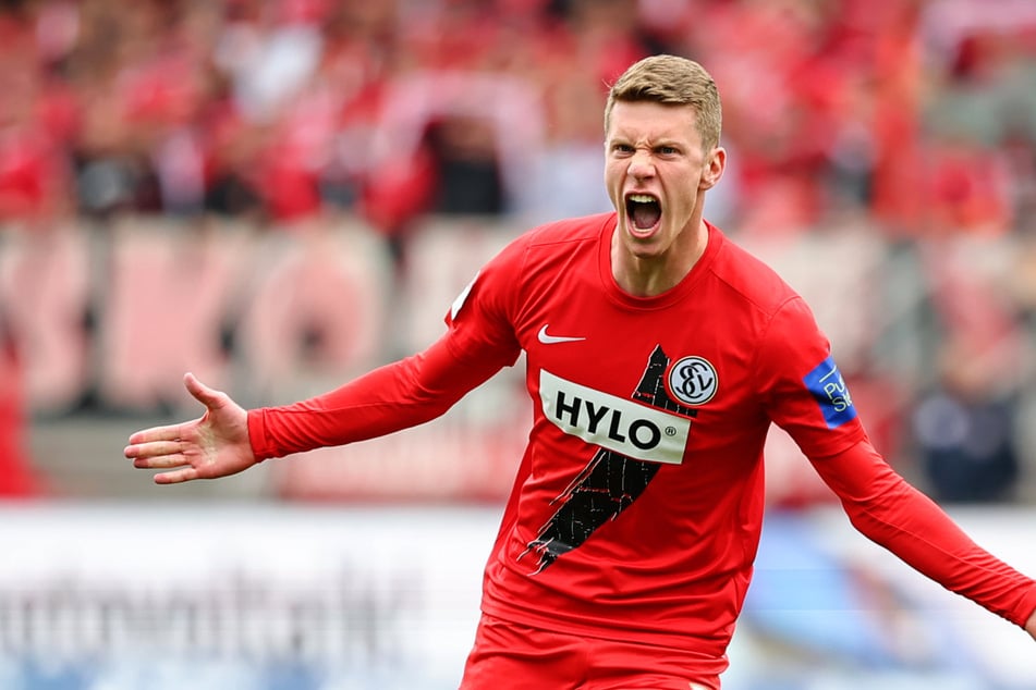 In der Spielzeit 2024/25 entwickelte sich Baum während seiner Leihe zur SV Elversberg zu einem der besten Verteidiger der 2. Liga.