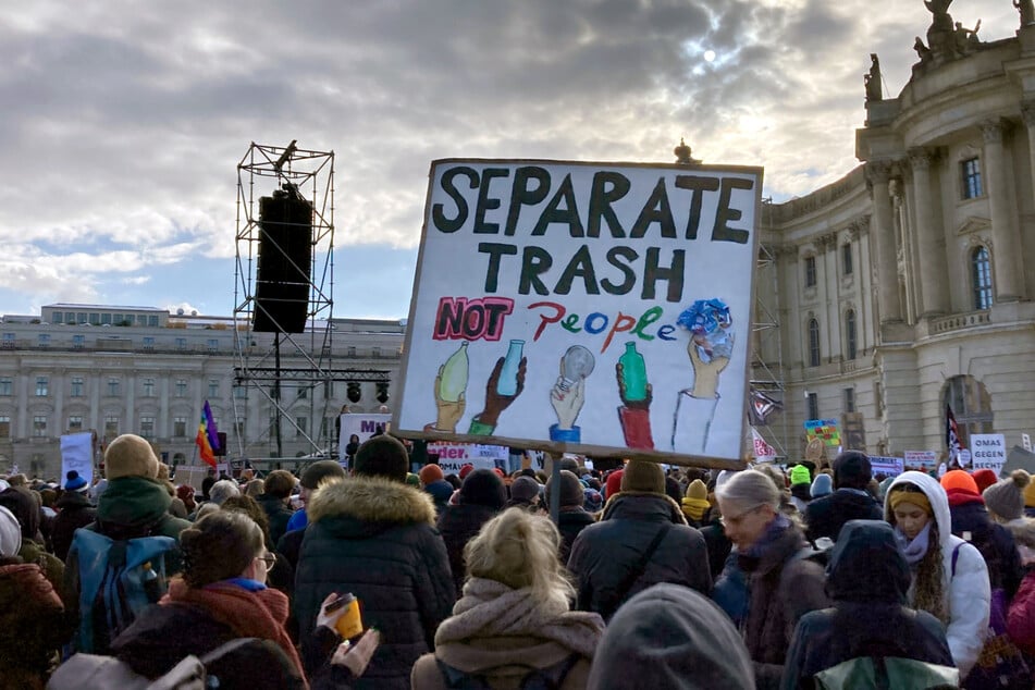 Bei der Kundgebung gedachten die Teilnehmer auch den Opfern des Anschlags in München.