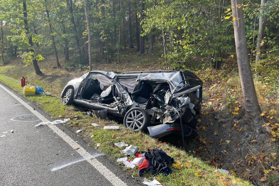 Der VW Caddy wurde vollständig zerstört.