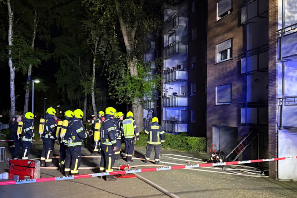 Die Feuerwehr Bergheim rückte mit zahlreichen Kräften zu dem Wohnpark aus.
