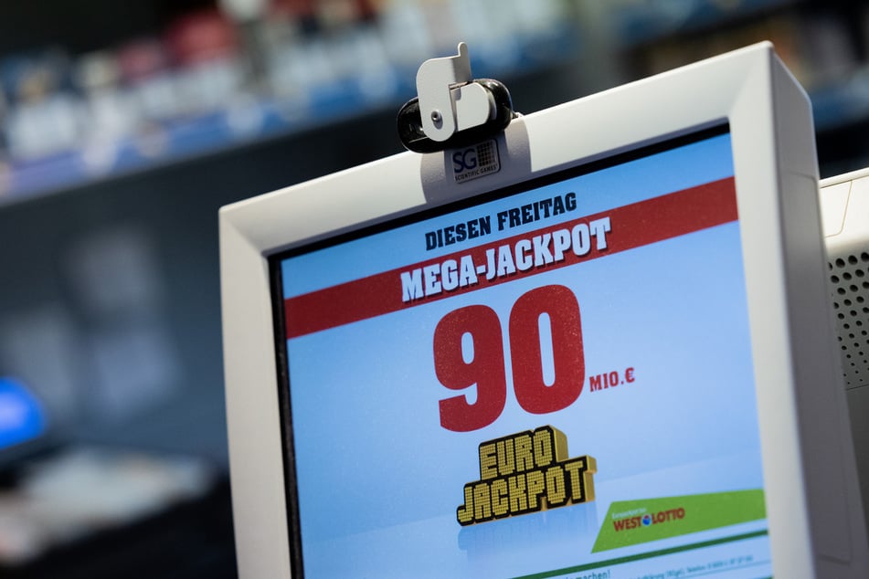 Viele Deutsche geben im Internet einen vermeintlichen Lottoschein für den Eurojackpot ab, ohne zu wissen, dass der Anbieter hierzulande gar keine Lizenz besitzt.