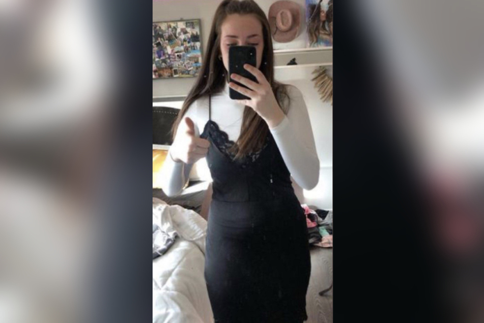 Karis Wilson trug ein schwarzes Kleid und einen Weißen Rollkragenpulli im Unterricht, was einer weiblichen Lehrkraft missfiel.
