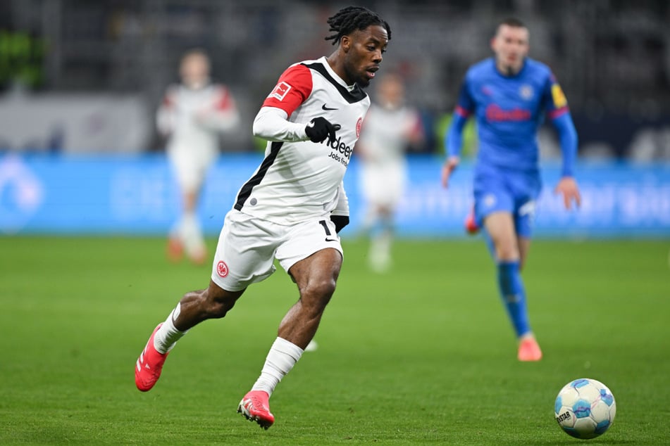 Elye Wahi (23) hat bei Eintracht Frankfurt keine Zukunftsperspektive. Wechselt der Stürmer schon bald fest nach Frankreich?