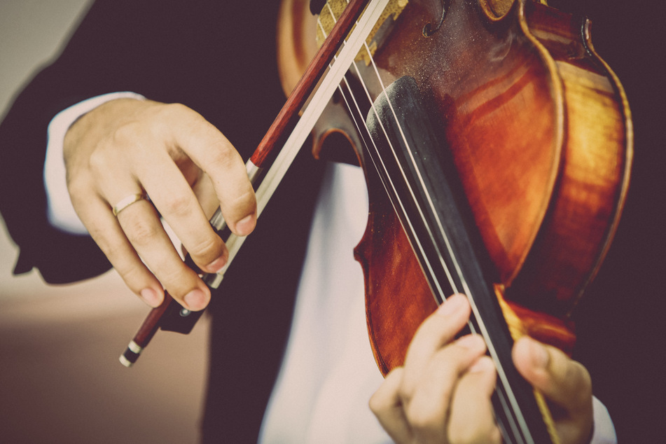 Die Geige stammt aus dem späten 19. Jahrhundert und besitzt daher einen enorm hohen Wert. (Symbolbild)