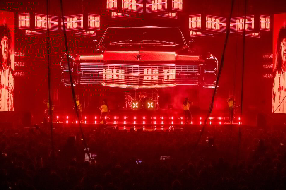 Zwei Stunden lang feierten die Techno-Metaller ausgiebig mit ihren Fans in der ausverkauften Halle.