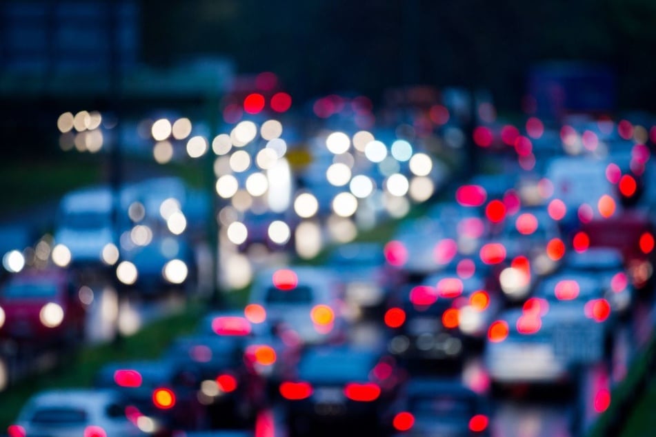 Zum Ende der Herbstferien wird es auf den Autobahnen in NRW am Wochenende wieder voller. (Symbolbild)