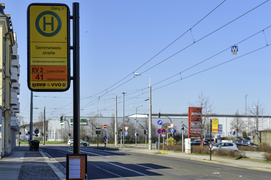 Die Frau war auf der Semmelweisstraße in Friedrichstadt unterwegs. (Archivbild)