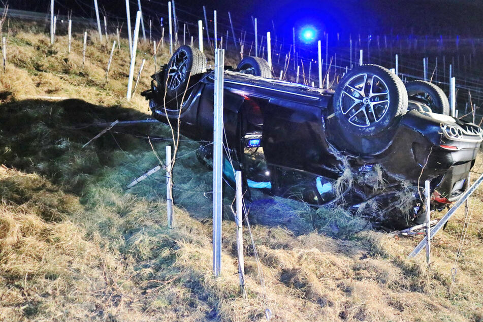 Mercedes landet auf dem Dach: 23-Jähriger verursacht 160.000 Euro Schaden