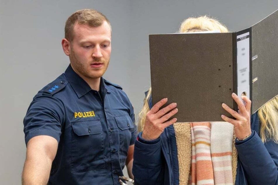 Zuschauer applaudieren: Urteil nach Axt-Mordkomplott gefällt