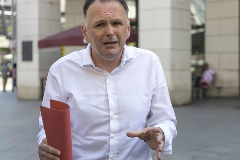 Hakte bei der Verwaltung nach: Linken-Fraktions-Chef André Schollbach (46).