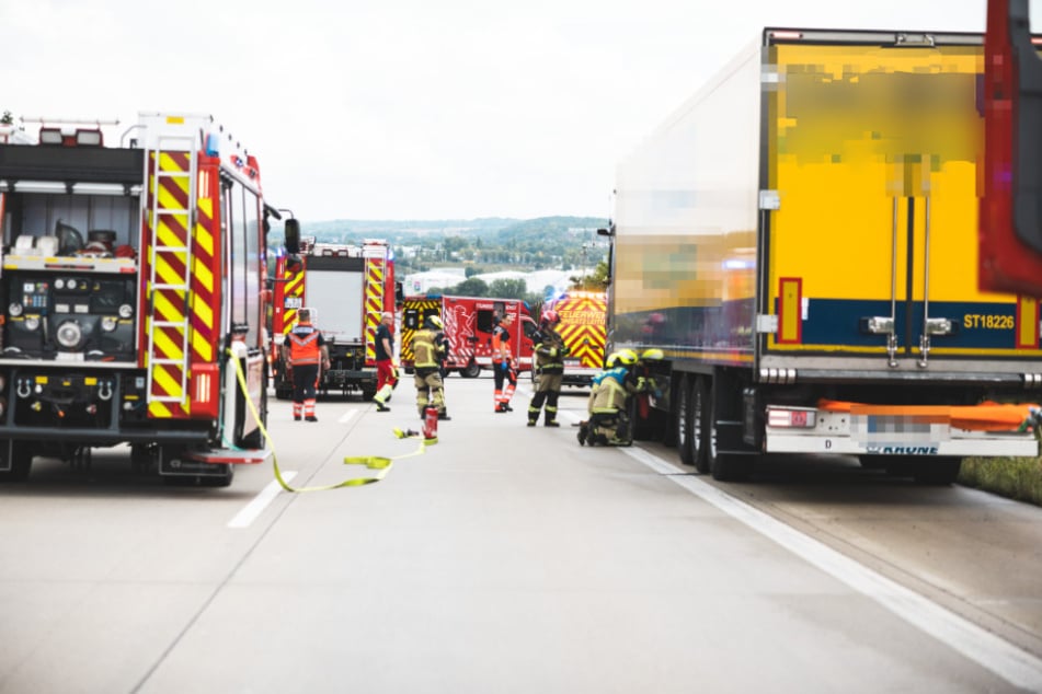 Unfall A4: Defekter Lkw auf A4: Pannenhelfer stirbt bei Reparaturarbeiten
