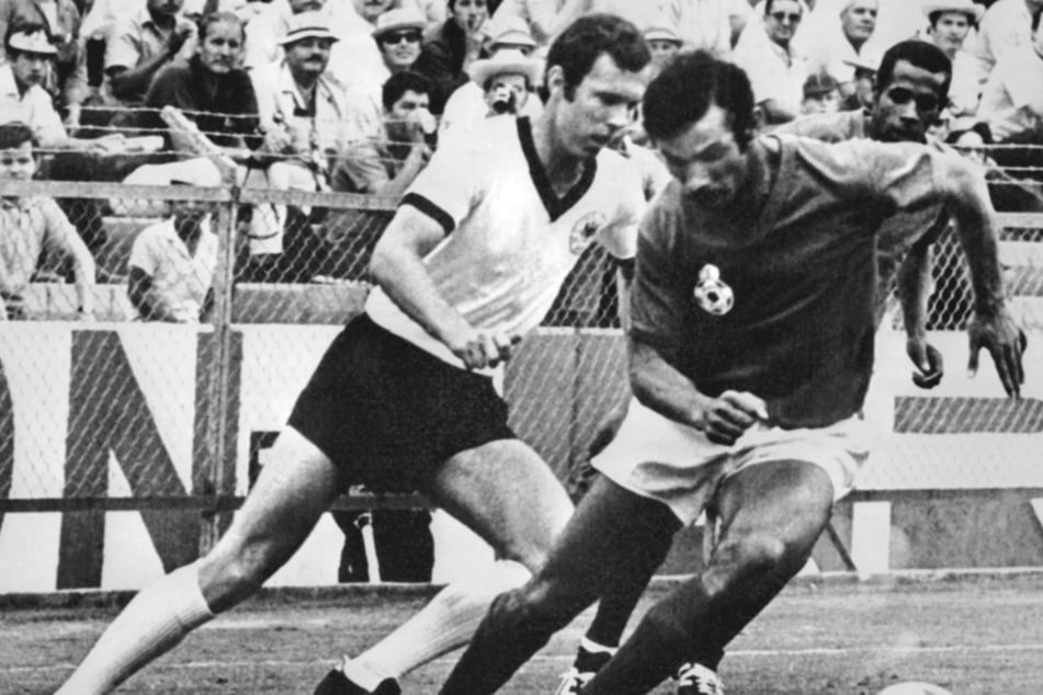 Franz Beckenbauer (l.) war wohl die prägendste Persönlichkeit im deutschen Fußball.