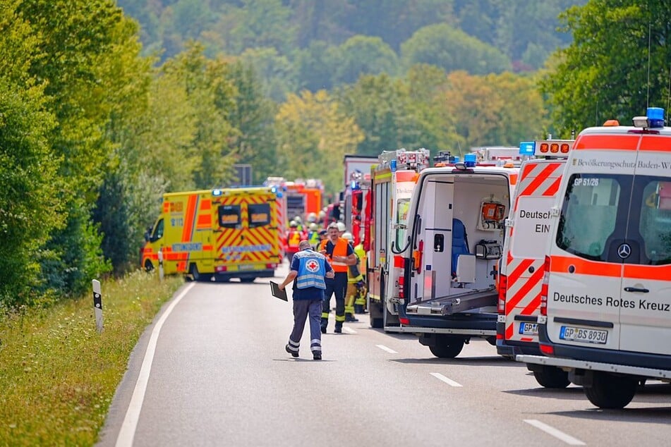 Zahlreiche Einsatzkräfte wurden aufgrund der kritischen Lage angefordert. (Symbolfoto)