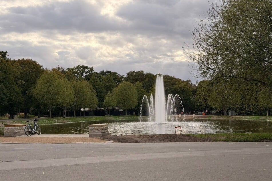 Die beliebte Fontaine im Bassin in der Anton-Bruckner-Allee sprudelt wieder.