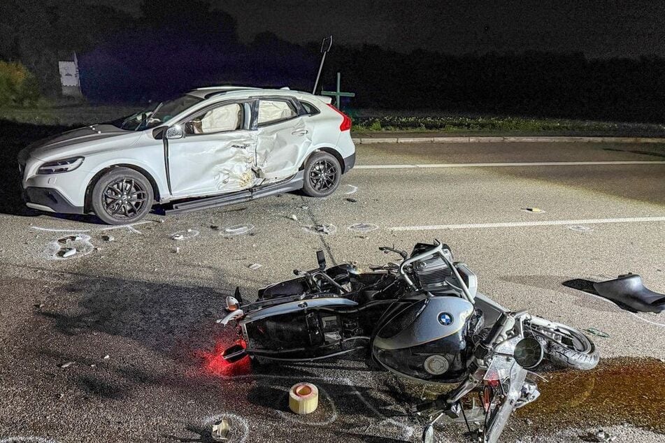Beide Fahrzeuge wurden am Abend abgeschleppt.