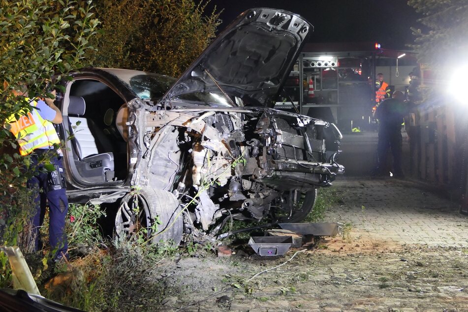 In Köhra ist am Dienstagabend ein Autofahrer mit seinem VW verunglückt.