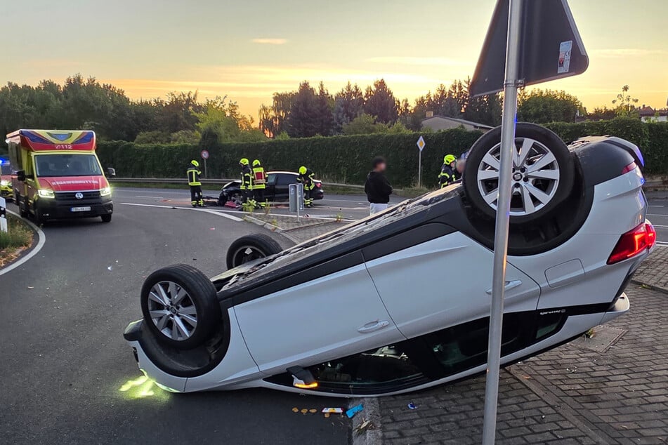 Der Seat landete auf dem Dach.
