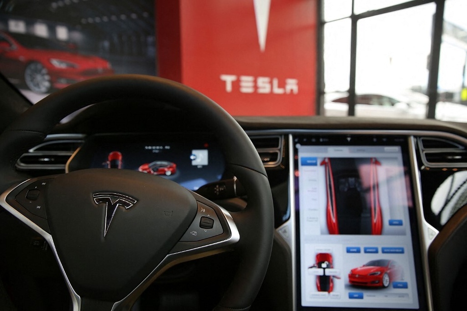 Why has Tesla stopped reporting its Autopilot safety numbers online?