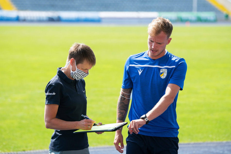 Die Zeit läuft davon. Carl Zeiss Jena möchte am Samstag vor Zuschauern spielen.
