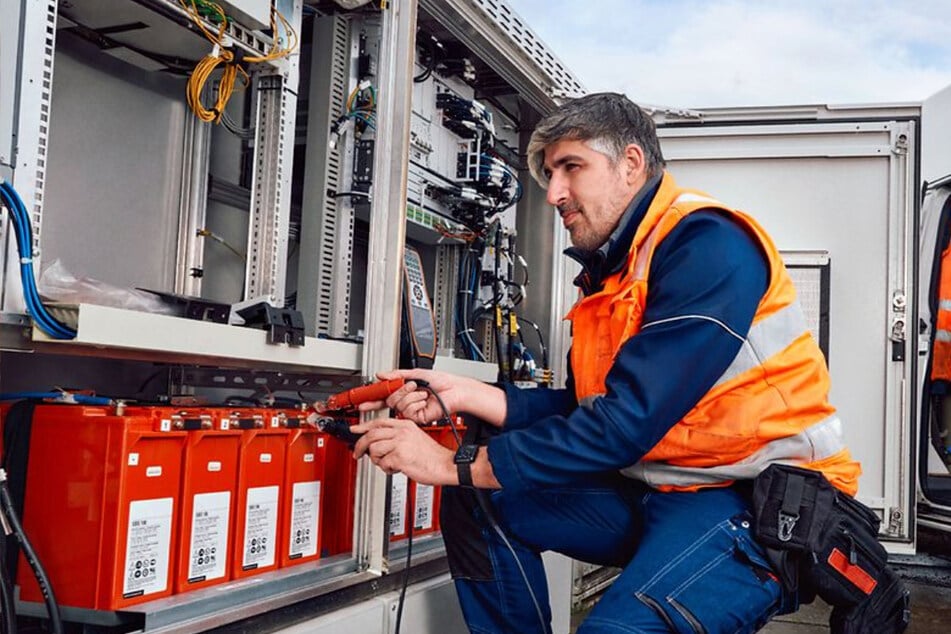 Der Einstieg zum Traumjob: Als Elektriker (w/m/d) bei der Deutschen Bahn in Bremen.