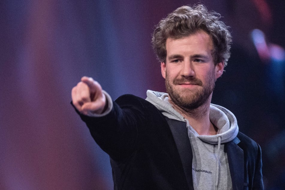 Nach seinem Paralympics-Skandal im August 2024 war es um den Comedian still geworden.