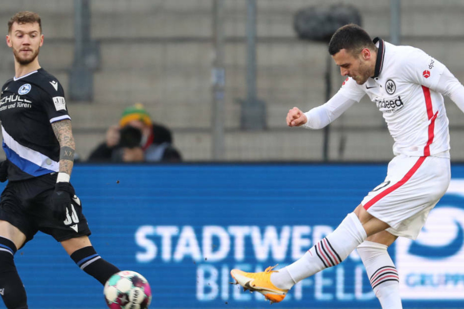 Der stark spielende Filip Kostic nahm sich ein Herz und zog aus großer Distanz zum 2:0 ab.