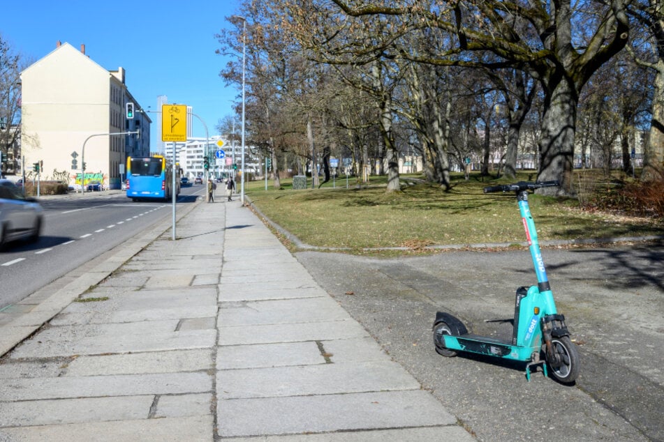 Chemnitz: Wild abgestellte E-Scooter sollen verschwinden