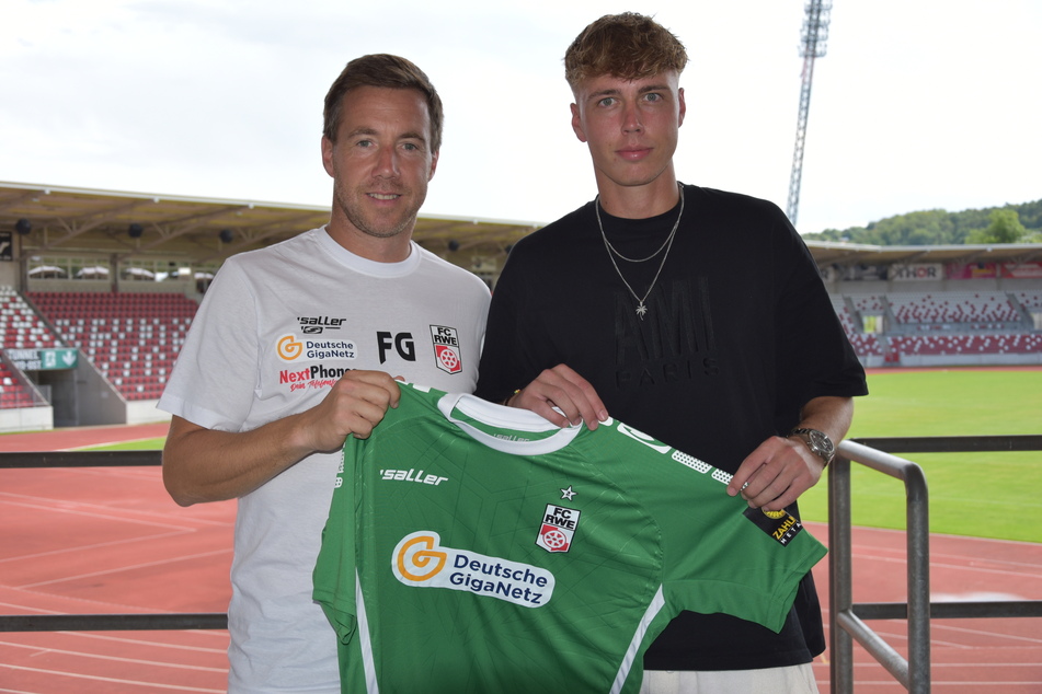 Torwart Jean-Marie Plath (21, r.) hat sich dem FC Rot-Weiß Erfurt angeschlossen.
